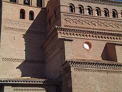 Detalle de la iglesia de Perdiguera