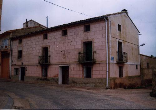 Fachada de vivienda La Pocha en Used