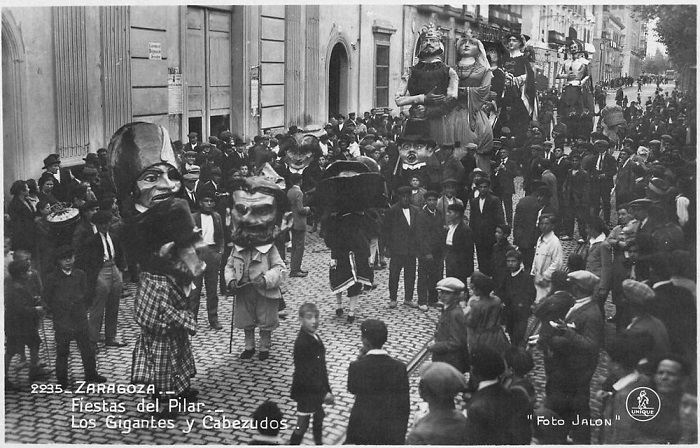 Tarjetas de cerca de 1900 con los Gigantes recorriendo la ciudad