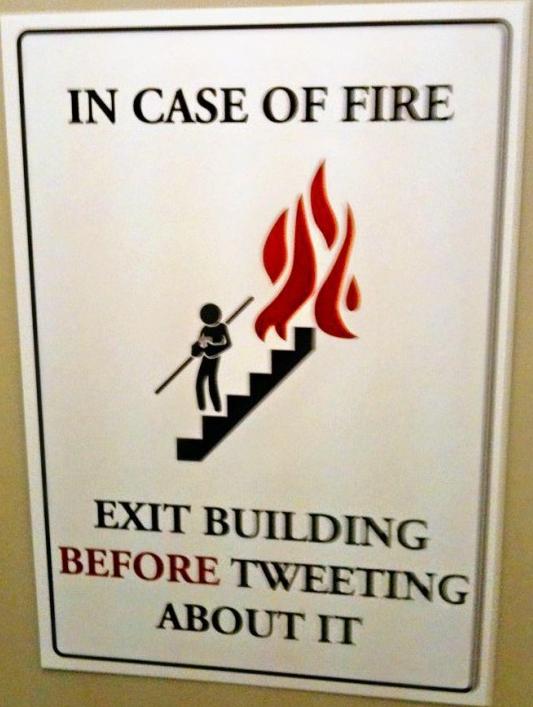 En caso de incendio no twitees