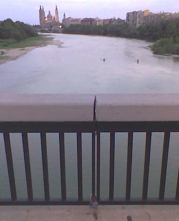En el Puente de Santiago Zaragoza una promesa de amor frente al Pilar